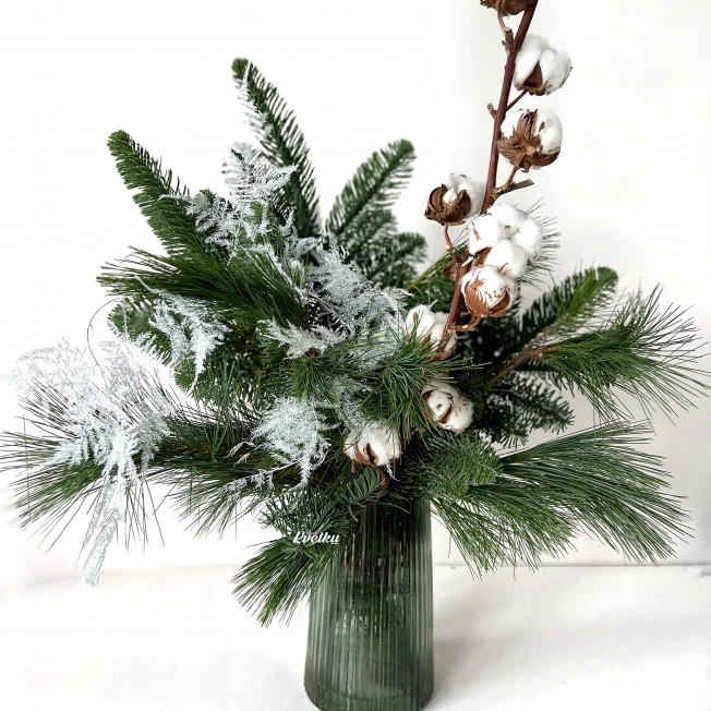 Bouquet of pine needles №3